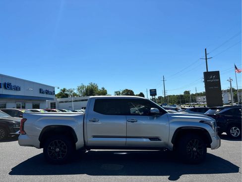Used 2024 Toyota Tundra Platinum AWD/4WD image 3