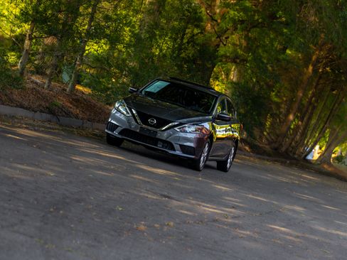 Used 2018 Nissan Sentra SV w/ Premium Package (P01) FWD image 45