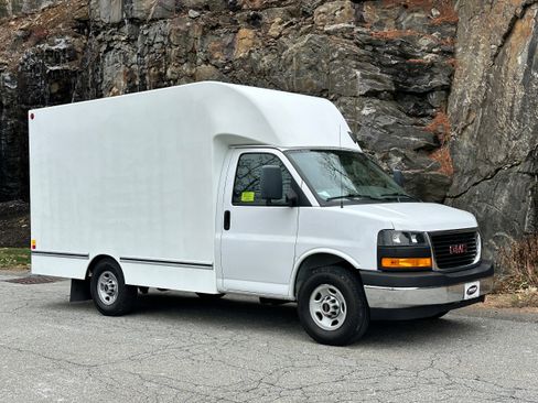 Used 2022 GMC Savana 3500 w/ Power Convenience Package image 3