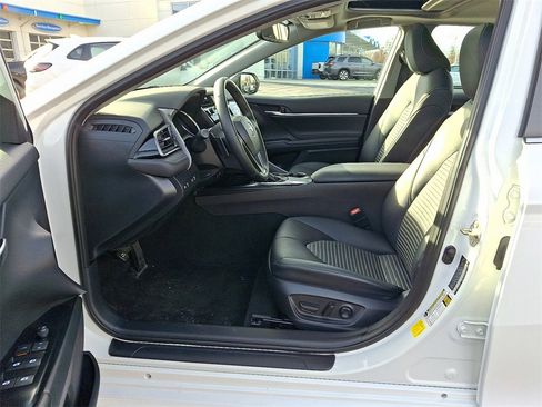 Used 2019 Toyota Camry SE image 15