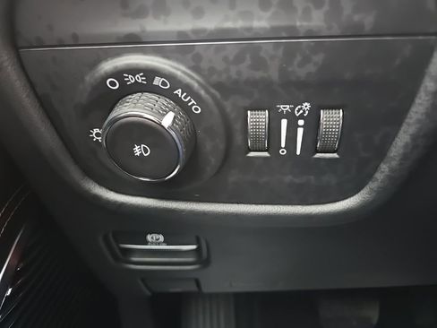 Used 2022 Jeep Grand Cherokee Summit AWD/4WD image 49