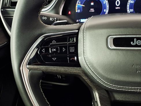 Used 2023 Jeep Grand Cherokee Overland AWD/4WD image 19