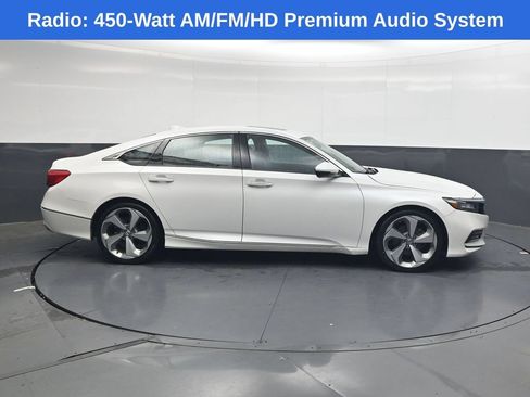 Used 2018 Honda Accord Touring image 3