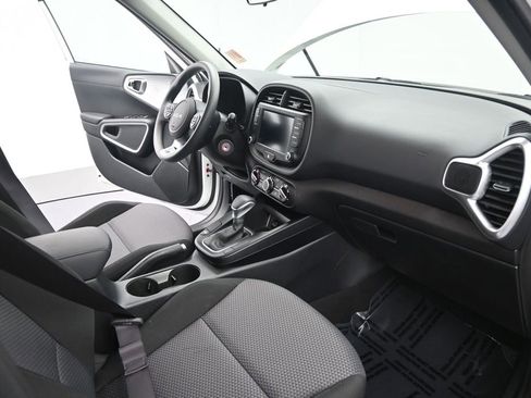 Certified 2025 Kia Soul LX w/ LX Technology Package FWD image 19