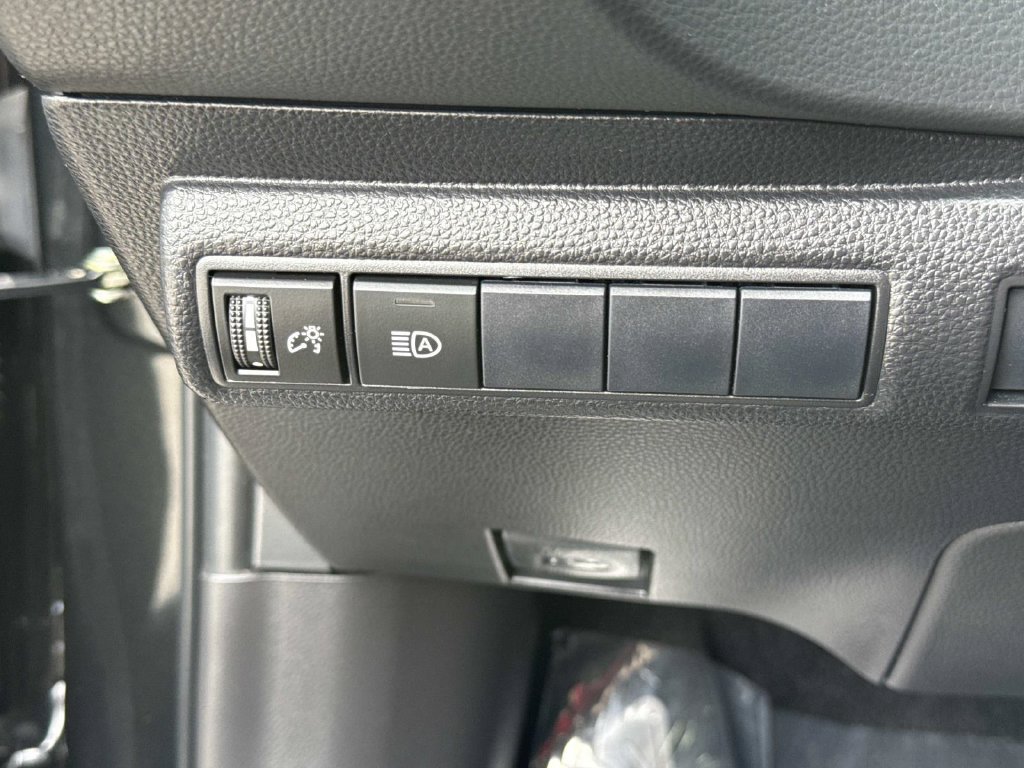 Used 2021 Toyota Corolla LE FWD image 38