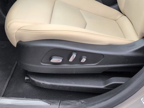 Used 2018 Cadillac XT5 Luxury w/ Driver Awareness Package image 15