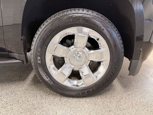 Used 2020 Chevrolet Suburban LT AWD/4WD image 48