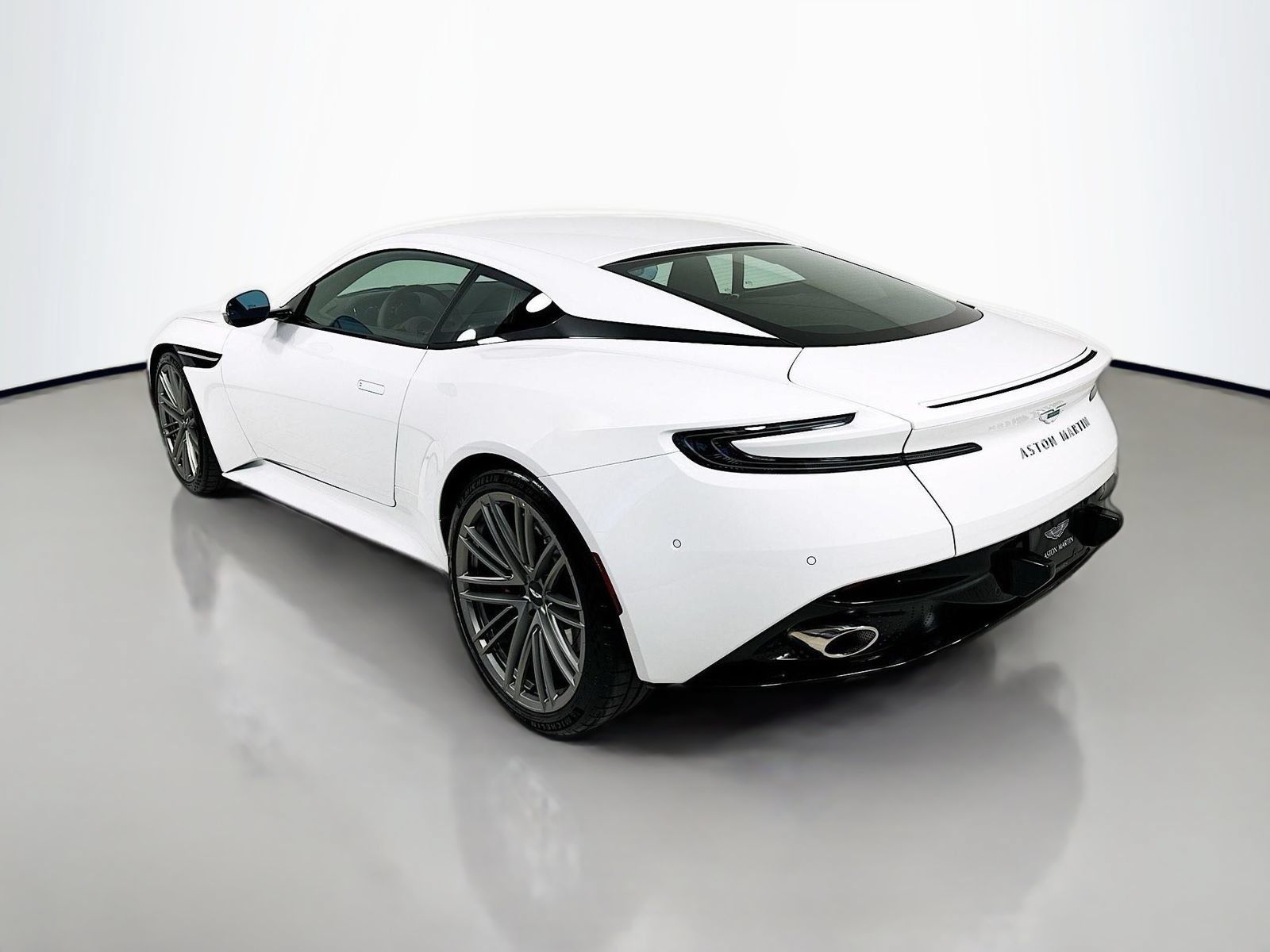 Used 2024 Aston Martin DB12 Coupe RWD image 5