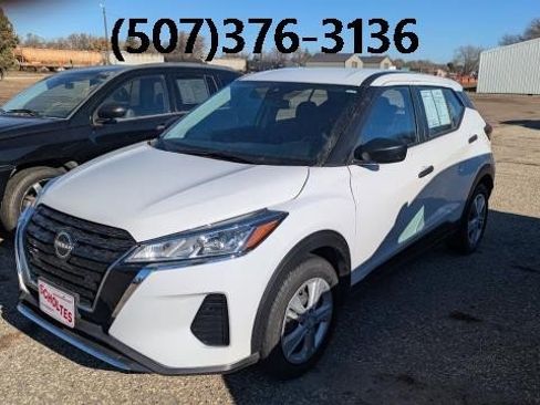 Used 2023 Nissan Kicks S image 1