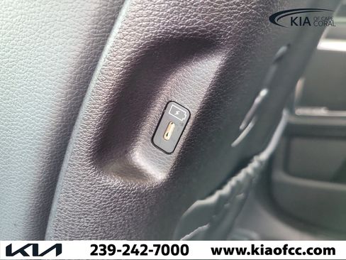 Certified 2025 Kia Telluride SX w/ SX Captain's Chair Package FWD image 16