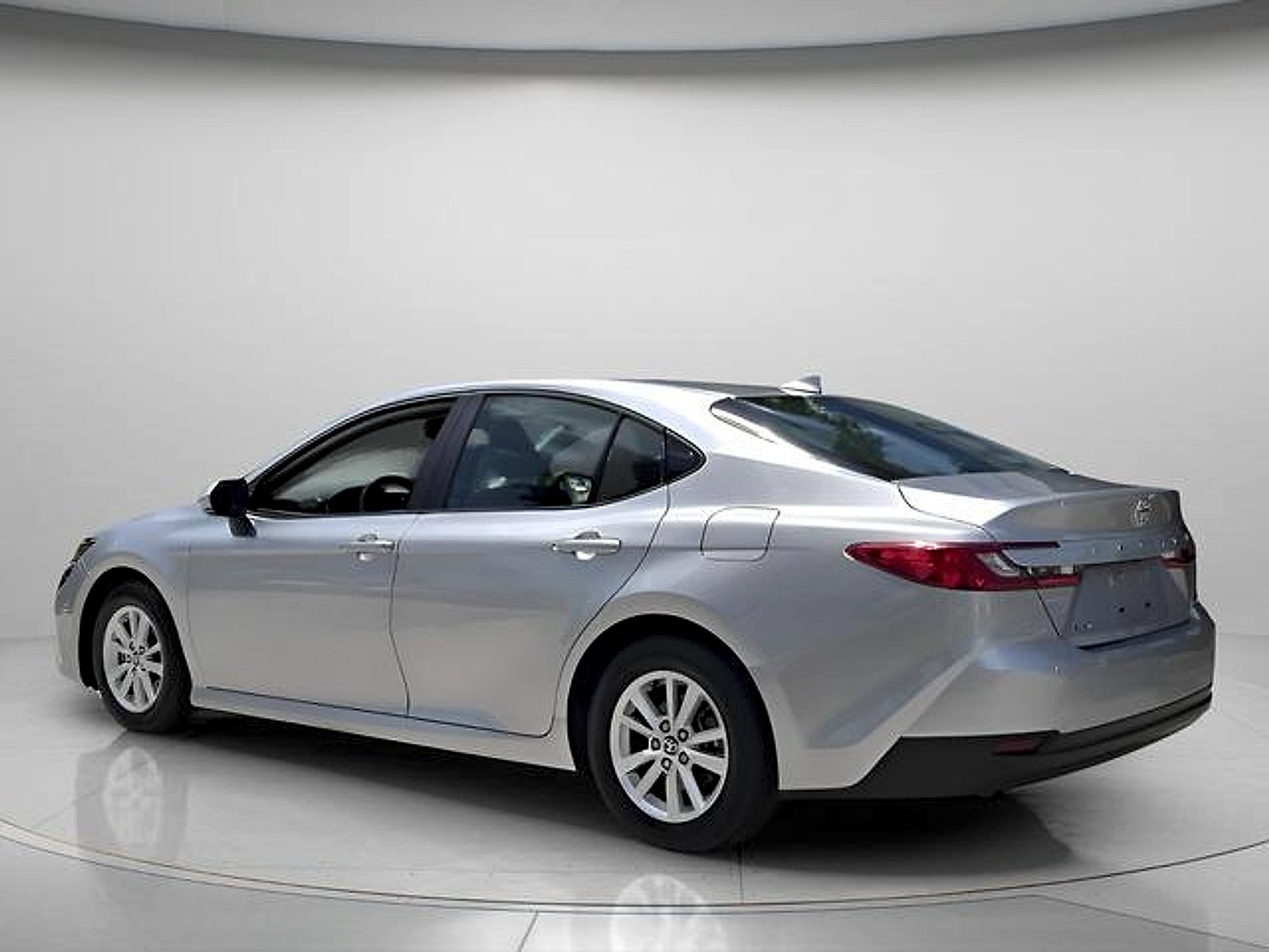 Used 2026 Toyota Camry LE FWD image 7