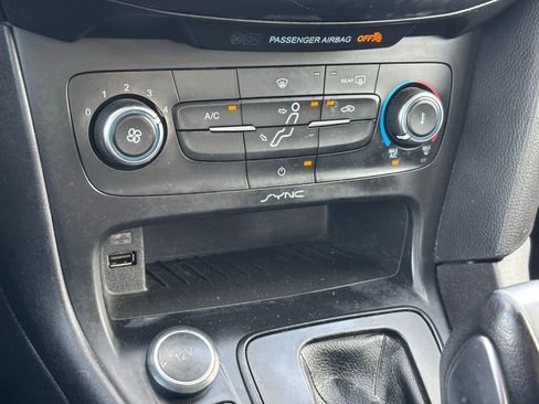 Used 2016 Ford Focus SE w/ SE Sport Package FWD image 26