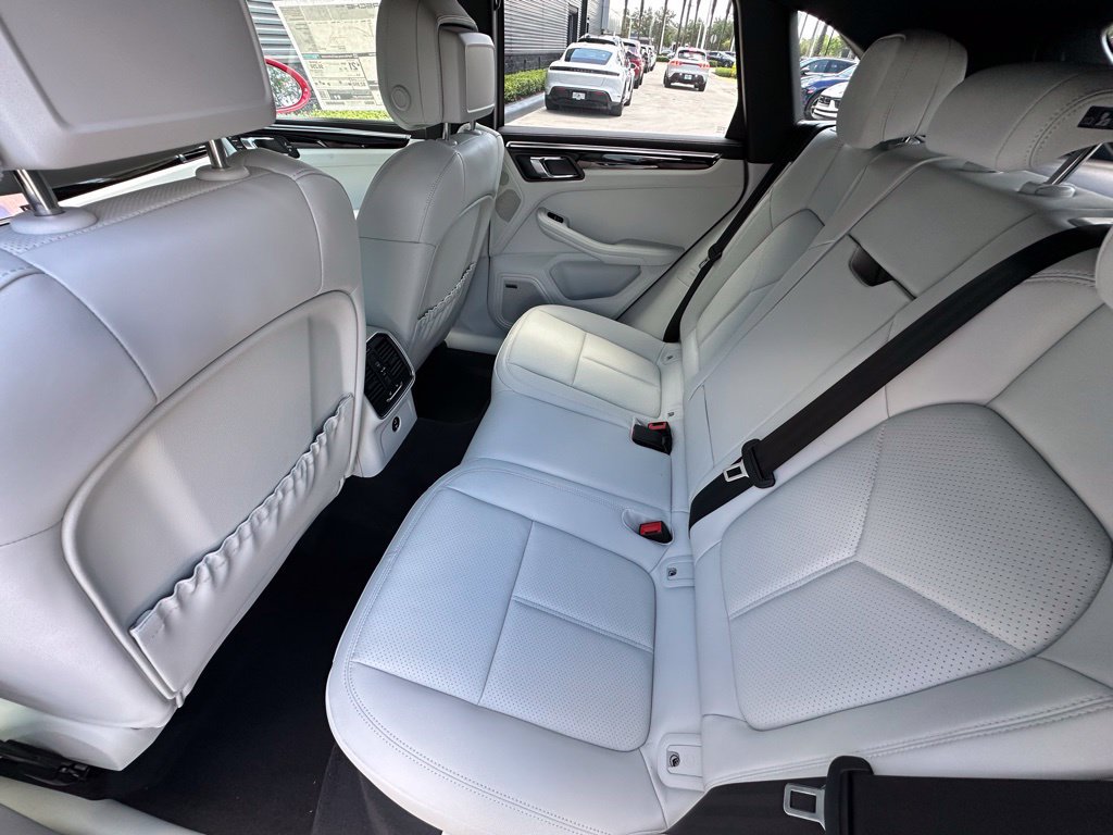 Used 2026 Porsche Macan AWD/4WD image 36