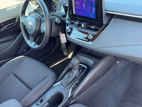 Used 2025 Toyota Corolla LE image 11