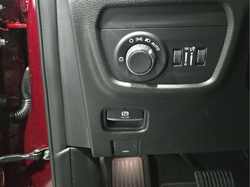 New 2026 Jeep Grand Cherokee Altitude image 9