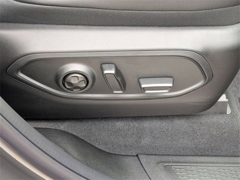 New 2025 Jeep Grand Cherokee Limited w/ Luxury Tech Group II image 40