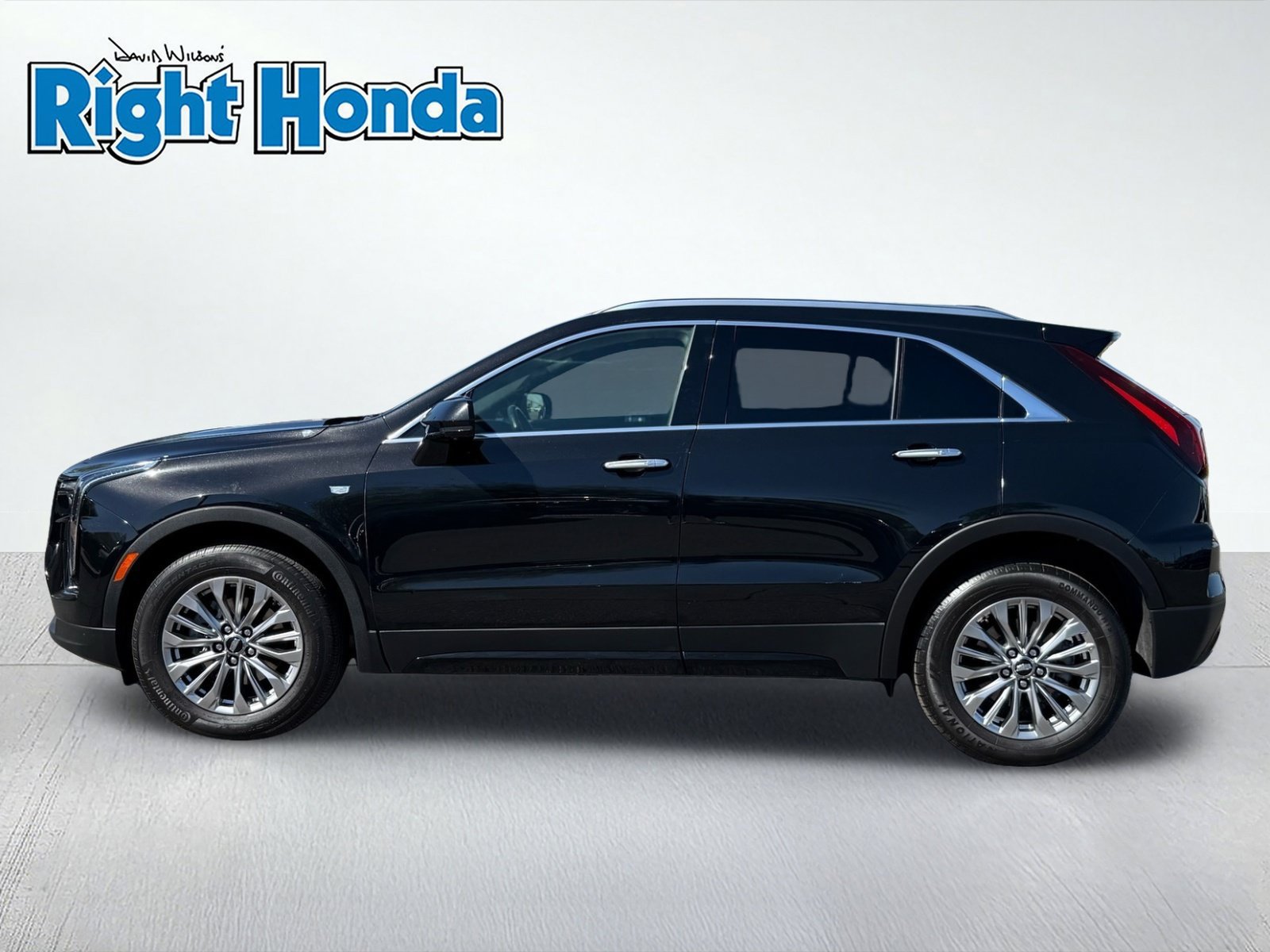 Used 2025 Cadillac XT4 Premium Luxury FWD image 3