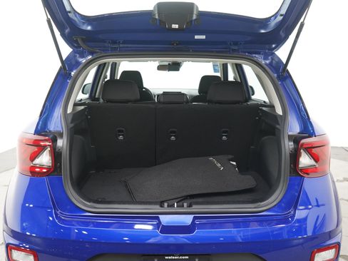 Certified 2025 Hyundai Venue SEL image 16