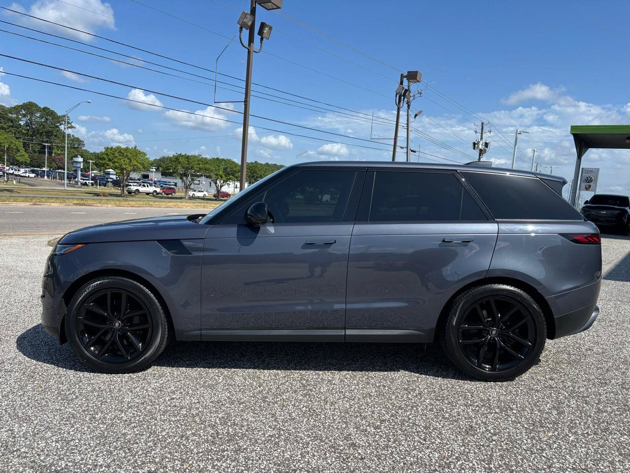 Used 2023 Land Rover Range Rover Sport SE AWD/4WD image 3