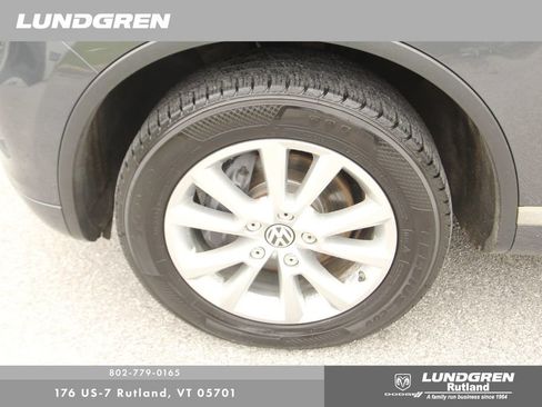 Used 2013 Volkswagen Touareg Sport AWD/4WD image 17