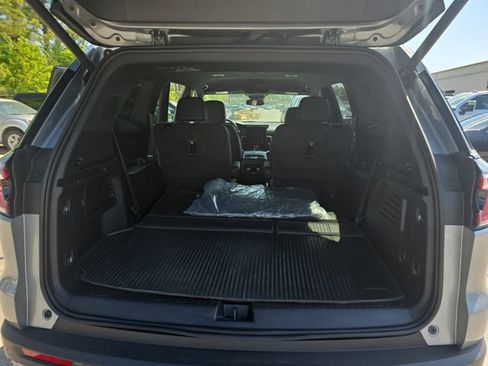 Used 2024 GMC Acadia Elevation image 12