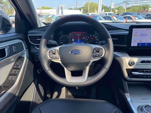 Used 2022 Ford Explorer XLT w/ Equipment Group 202A AWD/4WD image 24