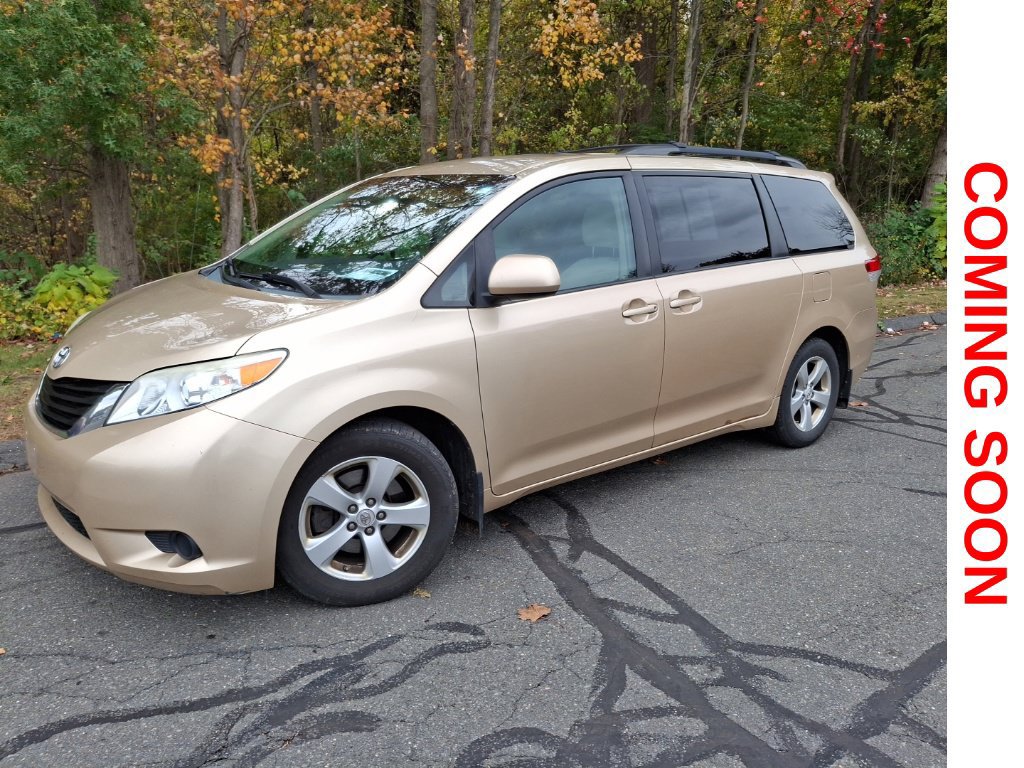 Used 2011 Toyota Sienna LE w/ Towing Pkg FWD image 1