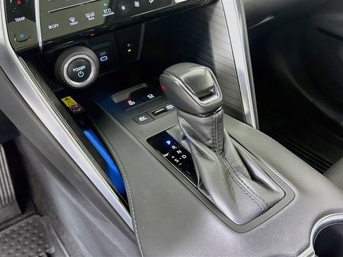 Used 2023 Toyota Venza Limited AWD/4WD image 18