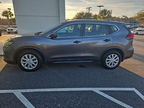 Used 2017 Nissan Rogue S image 3