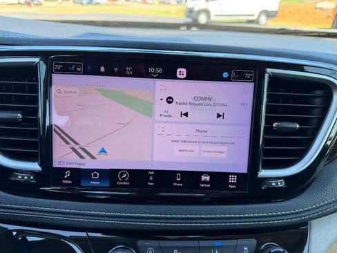 Used 2023 Chrysler Pacifica Limited FWD image 32