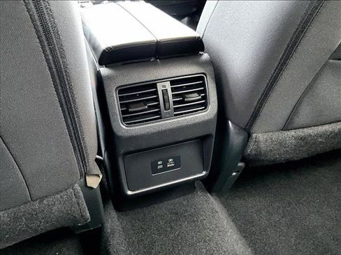 Used 2023 Nissan Rogue SV FWD image 22