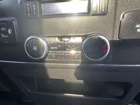 Used 2021 Ford Expedition Limited image 19