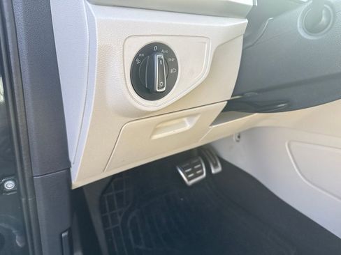 Used 2021 Volkswagen Atlas SE w/ Panoramic Sunroof Package image 64