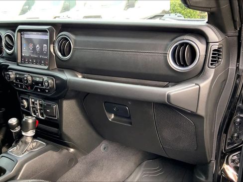 Used 2021 Jeep Gladiator Overland image 15