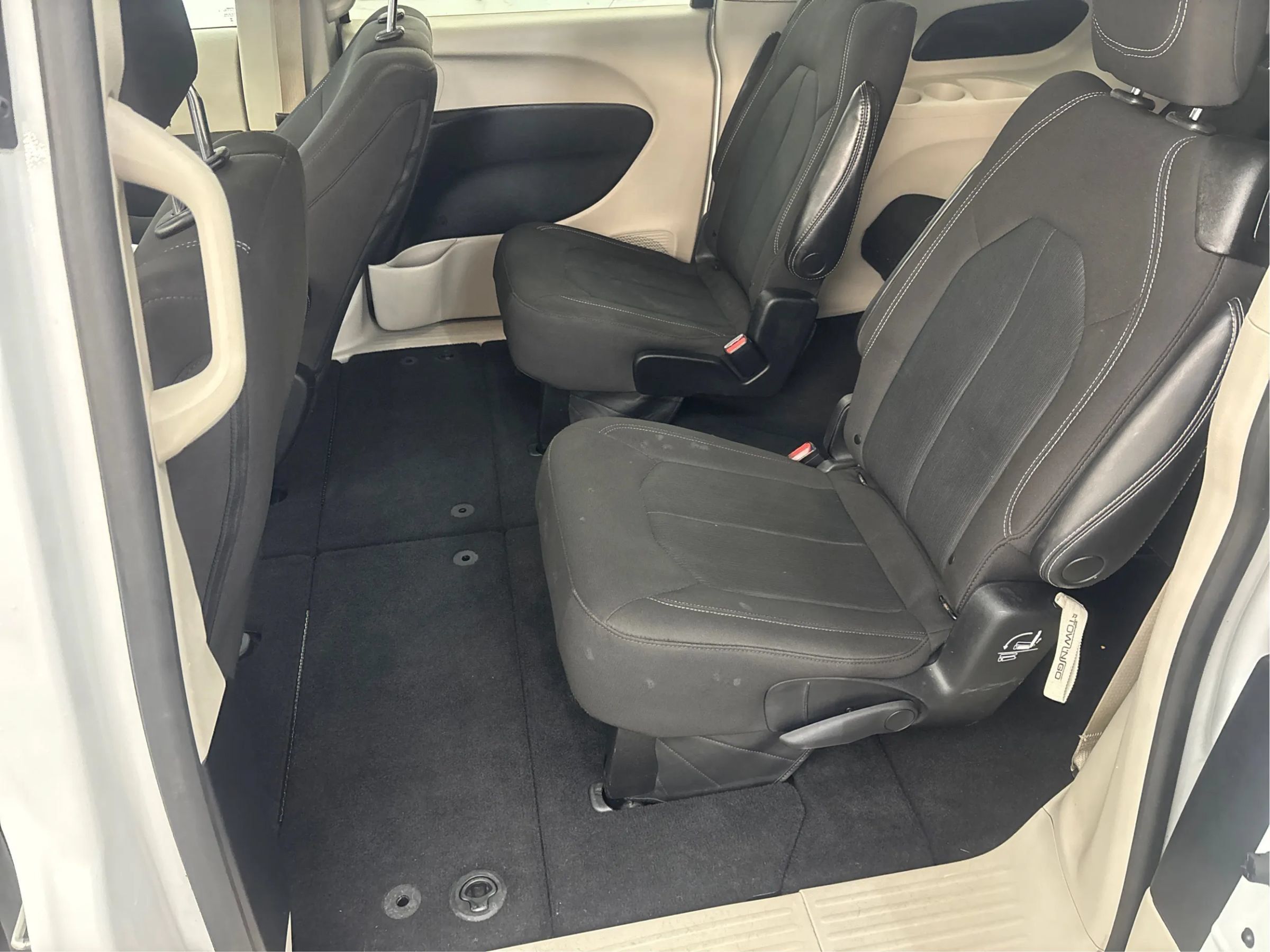 Used 2023 Chrysler Voyager LX FWD image 14