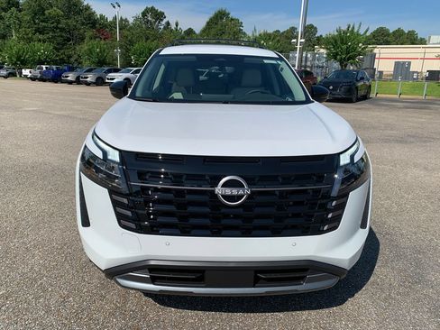 New 2026 Nissan Pathfinder SL w/ SL Premium Package FWD image 3