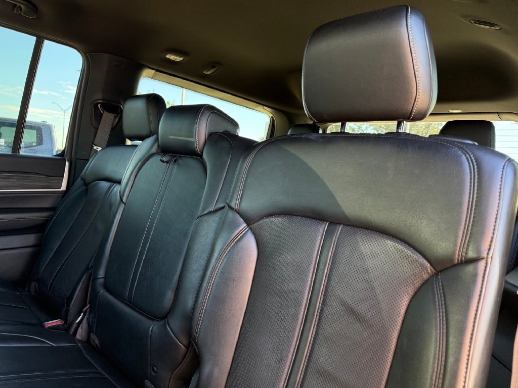Used 2024 Jeep Wagoneer Series II w/ Flexible Seating Group RWD image 20