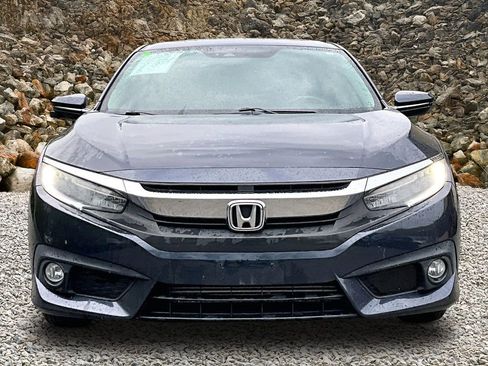 Used 2018 Honda Civic Touring image 3