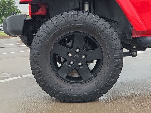 Used 2015 Jeep Wrangler Unlimited Sahara AWD/4WD image 13