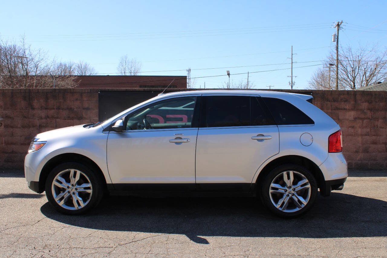 Used 2014 Ford Edge Limited w/ Equipment Group 301A AWD/4WD image 2