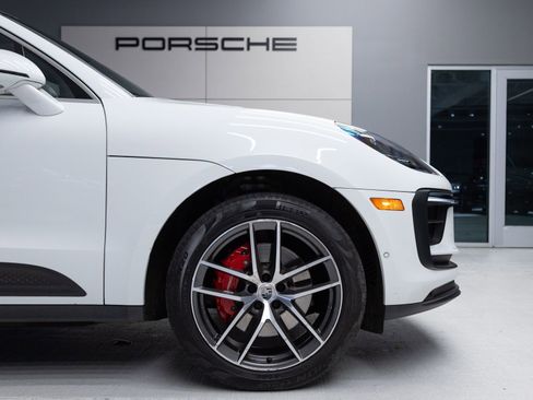 Certified 2023 Porsche Macan S AWD/4WD image 11