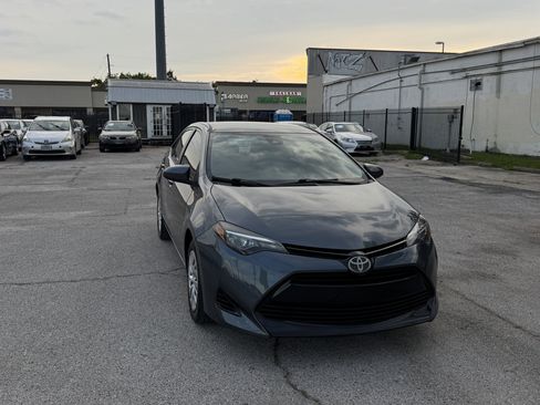 Used 2018 Toyota Corolla LE FWD image 1
