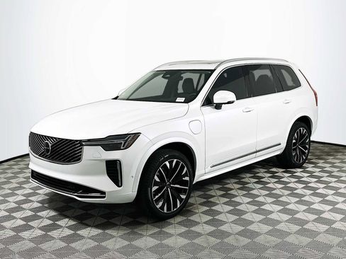 Used 2025 Volvo XC90 T8 Plus w/ Protection Package Premier AWD/4WD image 3