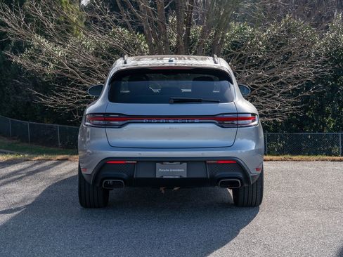 Certified 2025 Porsche Macan image 6