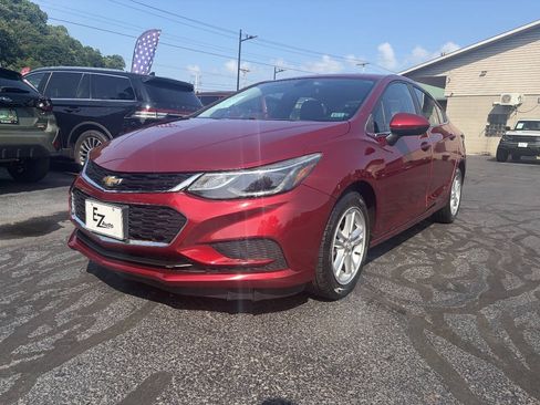 Used 2017 Chevrolet Cruze LT w/ Convenience Package FWD image 5