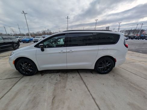 New 2026 Chrysler Pacifica Select w/ S Appearance Package image 8