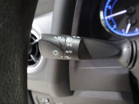 Used 2018 Toyota Corolla LE w/ Carpet Mat Package (TMS) FWD image 34