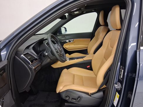 Used 2023 Volvo XC90 T8 Ultimate AWD/4WD image 3