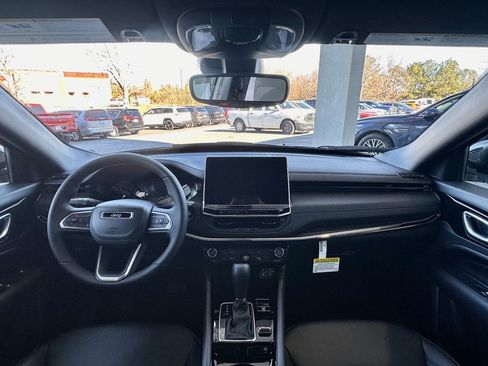 New 2026 Jeep Compass Latitude image 18