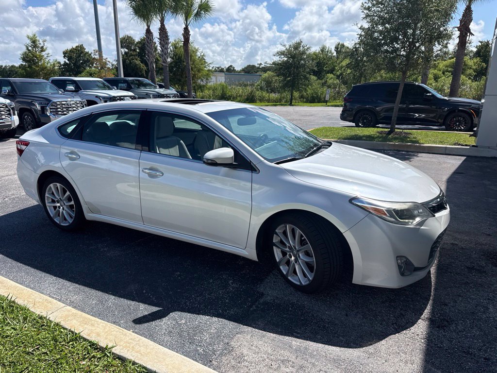 Used 2015 Toyota Avalon Limited FWD image 2